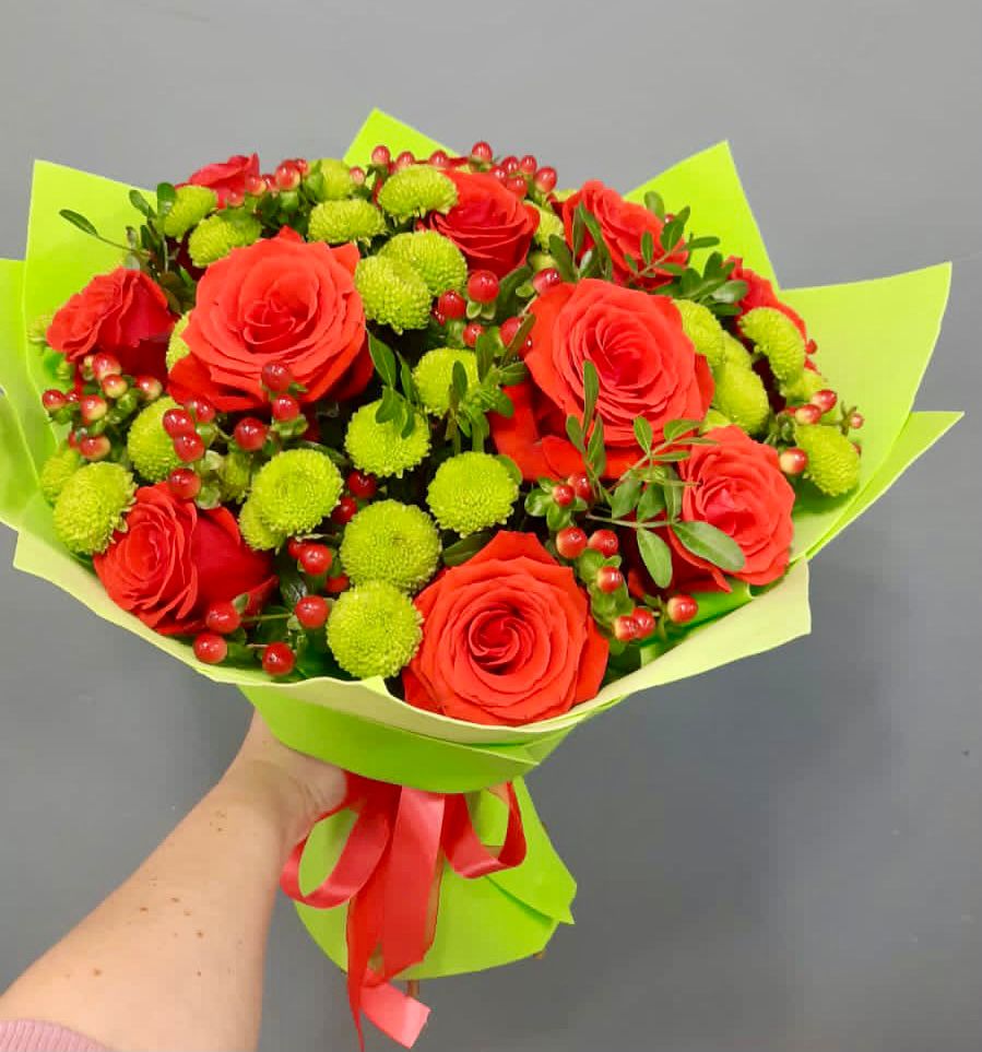 Букет цветов из: Хризантемы и Розы в Нешукае