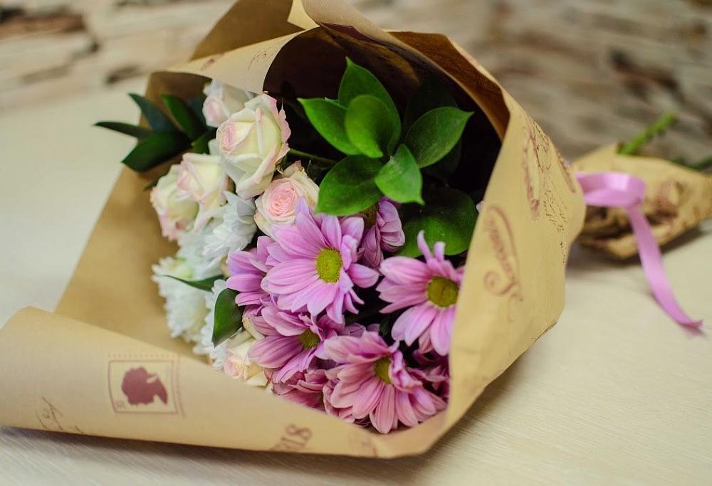 Букет цветов из: Розы и Хризантемы в Нешукае