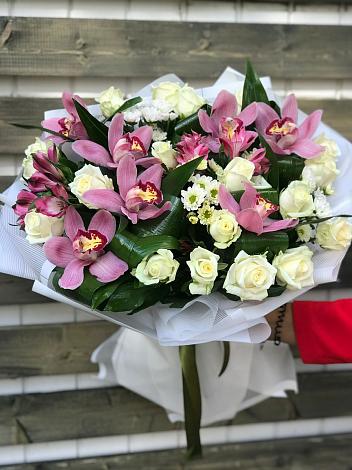 Букет цветов из: Розы и Хризантемы в Нешукае