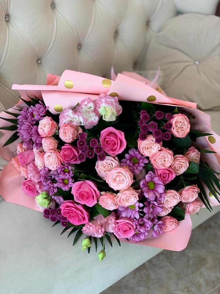 Букет цветов из: Хризантемы, Розы и Лизиантусы в Нешукае