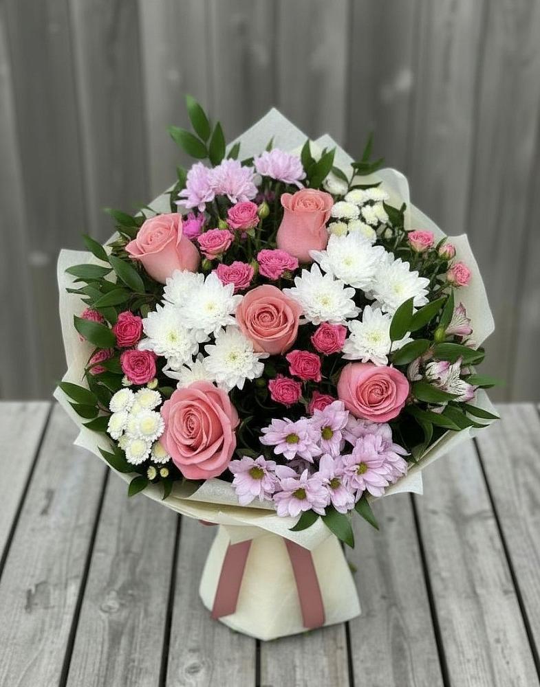 Букет цветов из: Альстромерии, Гвоздики, Розы и Хризантемы в Нешукае