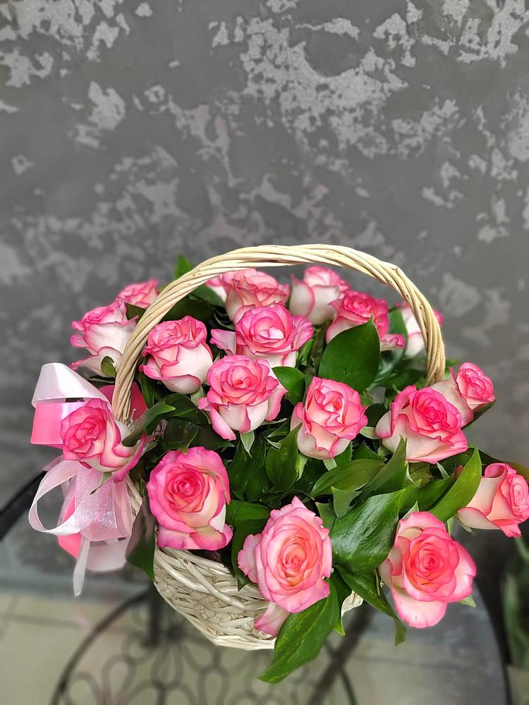 Цветочная композиция из Розы в корзине в Нешукае