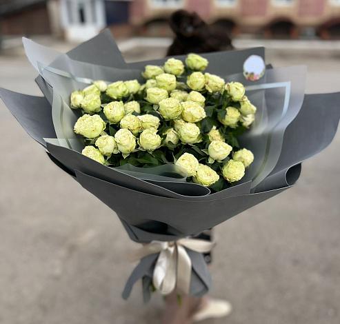 Букет Белые кустовые розы Солинеро в Нешукае