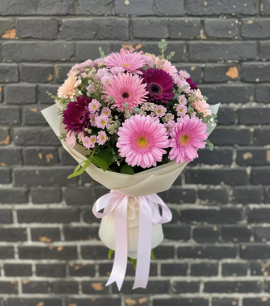 Букет цветов из: Герберы и Хризантемы в Нешукае