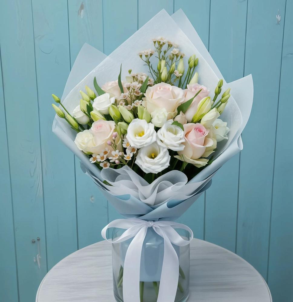 Букет цветов из: Розы и Лизиантусы в Нешукае