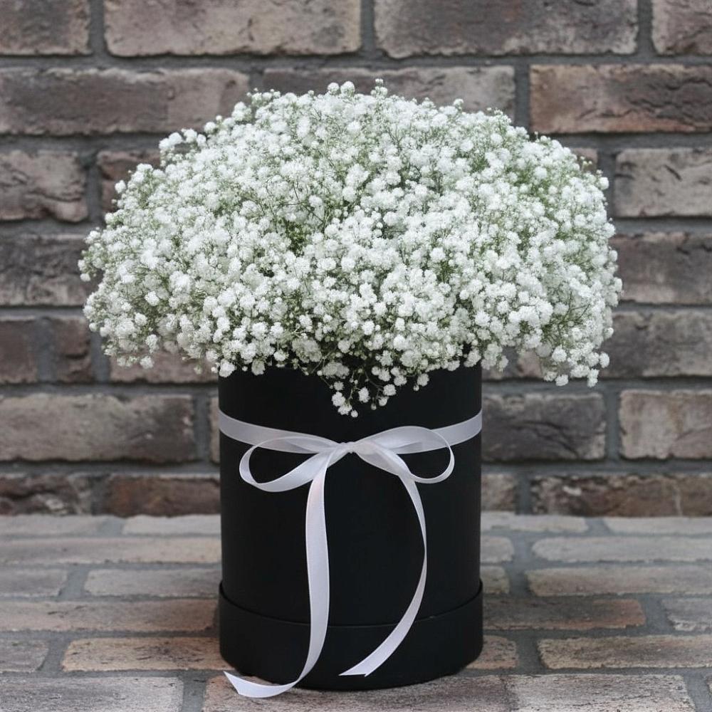 Цветочная композиция из Гипсофила в шляпной коробке в Нешукае