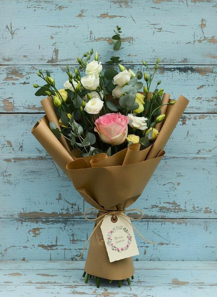 Букет цветов из: Розы и Лизиантусы в Нешукае