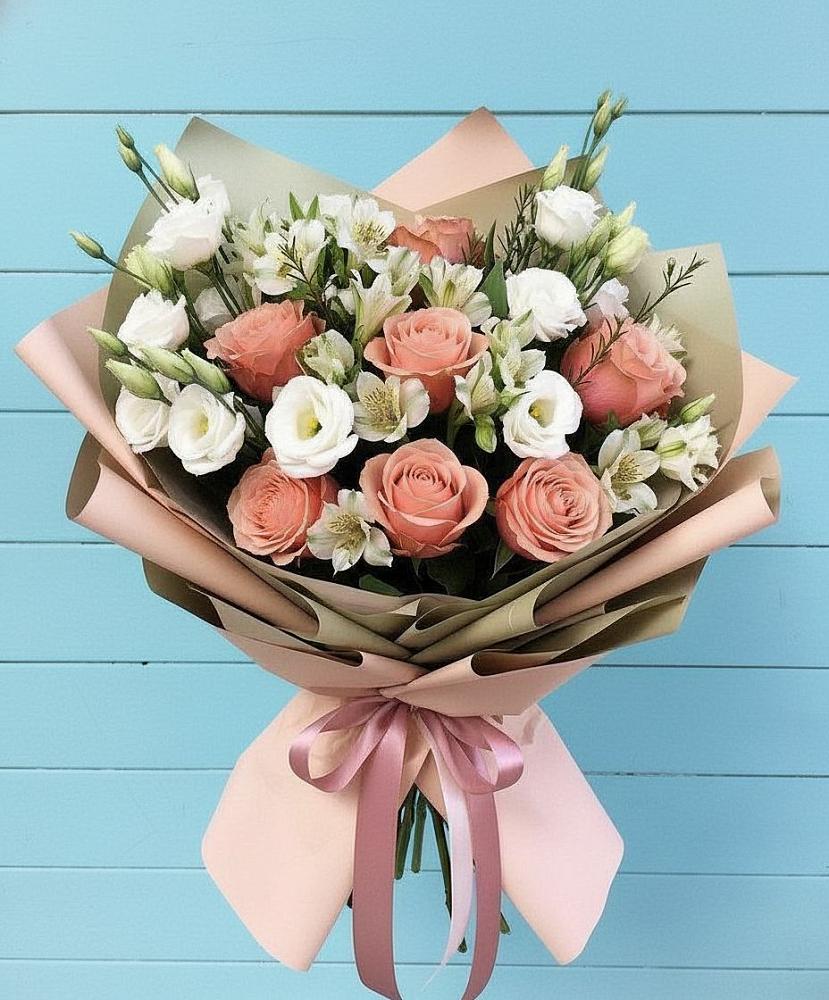 Букет цветов из: Розы, Альстромерии и Лизиантусы в Нешукае
