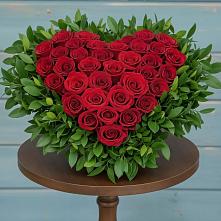 Цветочная композиция из Розы в виде сердца в Нешукае