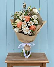Букет цветов из:  Альстромерии, Лизиантусы, Розы и Хризантемы в Нешукае