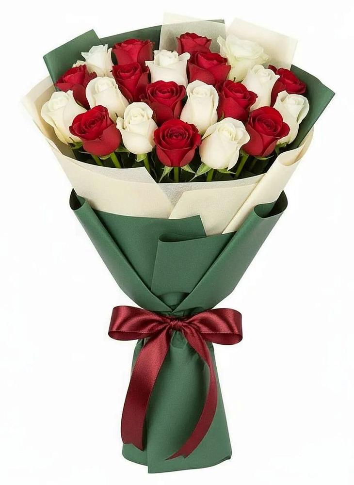 Букет Микс из красных и белых роз в Нешукае