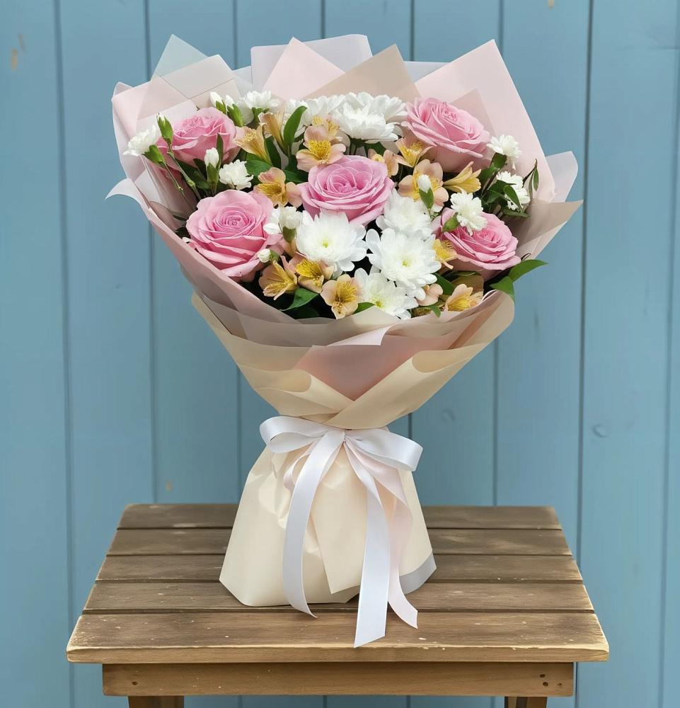 Букет цветов из: Гвоздики, Орхидеи и Розы в Нешукае