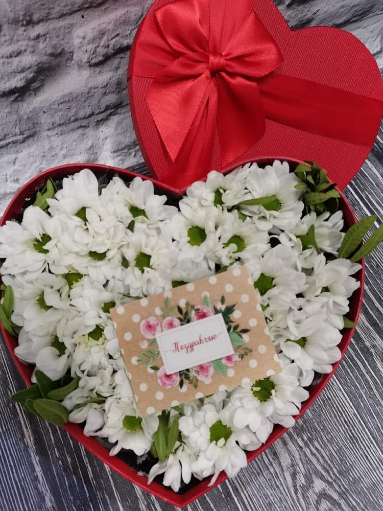 Цветочная композиция из Хризантемы в виде сердца в Нешукае