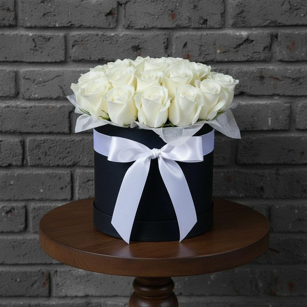 Цветочная композиция из Розы в шляпной коробке в Нешукае